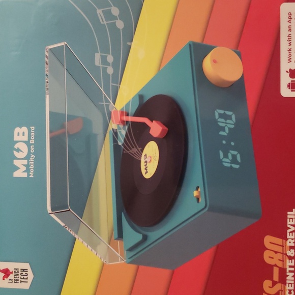 VS-80 Retro Look Vinyl Turntable 5W Bluetooth Speaker with Alarm Clock - Picture 6 of 10